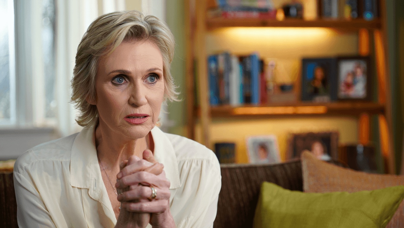 ‘Happy’s Place’ Guest Star Jane Lynch Talks Val’s Deception and What Her Relationship With Gabby Will Look Like Moving Forward (Exclusive)