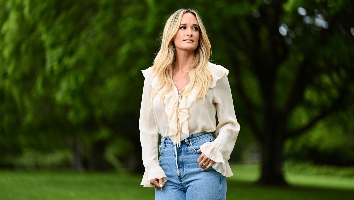 Kacey Musgraves Reveals New Album Middle of Nowhere and Single