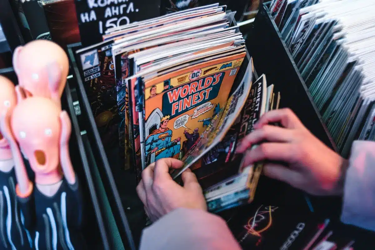 Páginas de cómics vintage de 1938 mostrando primeras apariciones de Superman